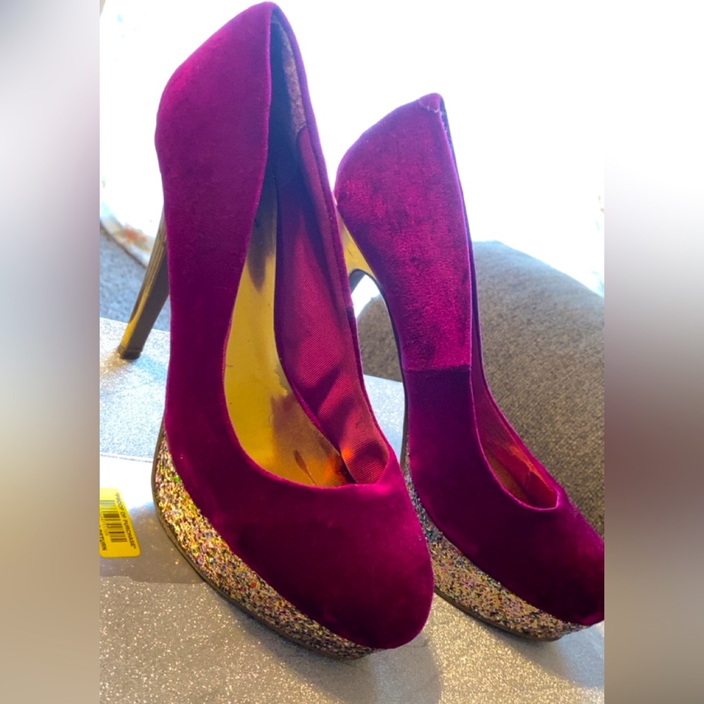 GUESS VELVET PUMPS SZ 10 women’s